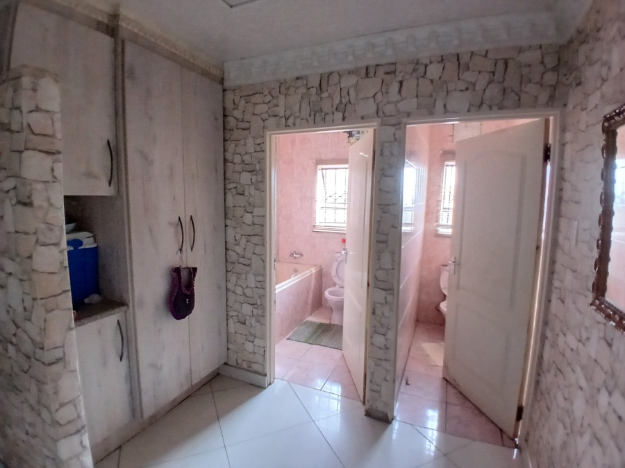 3 Bedroom Property for Sale in Maokeng Free State